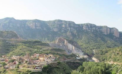 El Cañón del Río Leza, en la sierra de Cameros, ofrece diferentes rutas senderistas y ciclistas y unas vistas privilegiadas para disfrutar de la naturaleza y del entorno en su máxima expresión.