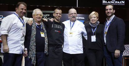De izquierda a derecha: los cocineros Martín Berasategui, Juan Mari Arzak, David Muñoz, Pedro Subijana, Susi Díaz y Mario Sandoval.