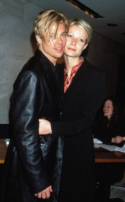 Brad Pitt y Gwyneth Paltrow se conocieron durante el rodaje de ‘Se7en’ (1995), y aunque parecía que su romance iba a terminar en boda, ya que incluso se llegaron a comprometer, esta nunca ocurrió y la pareja de actores rompió en 1997. Según contó más tarde la actriz, ella no estaba preparada para el matrimonio. 