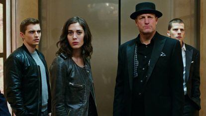 Dave Franco, Lizzy Caplan, Woody Harrelson y Jesse Eisenberg, en la pel&iacute;cula.