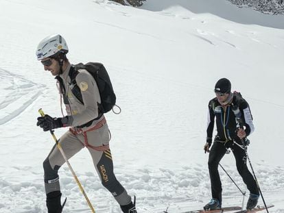 Samuel Équy, seguido por Benjamin Védrines en la Chamonix-Zermatt.