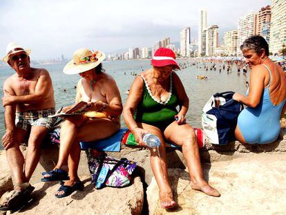 Un grupo de jubilados, en Benidorm.