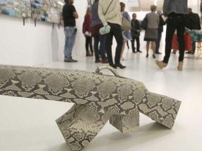 Una obra de la exposici&oacute;n &#039;Suturak&#039; en el Museo San Telmo. 