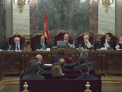 Cuatro exmiembros del Gobierno catalán declararon en la quinta jornada del juicio del  procés , en la que ni la Fiscalía ni la Abogacía hicieron amago de entrar en preguntas relacionadas con la rebelión. El Constitucional fue blanco de las críticas nacionalistas