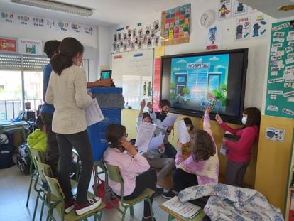 Los alumnos de 6º de Primaria del CEIP Casalarreina, en La Rioja, crearon un comic digital para ayudar a niños hospitalizados.
