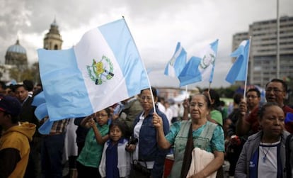 Miles de personas festejan el encarcelamiento de Otto Pérez.