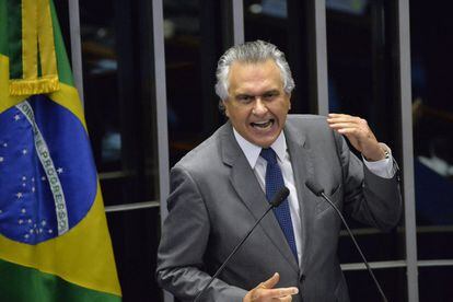 El senador Ronaldo Caiado participa en la audiencia del juicio político contra la presidenta Dilma Rousseff, en Brasilia (Brasil). 