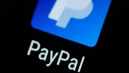 El logotipo de PayPal, en un teléfono móvil. 