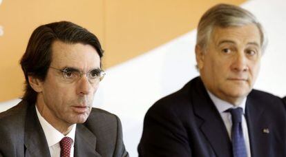 El expresidente del Gobierno José María Aznar junto al vicepresidente del Parlamento Europeo, Antonio Tajani.