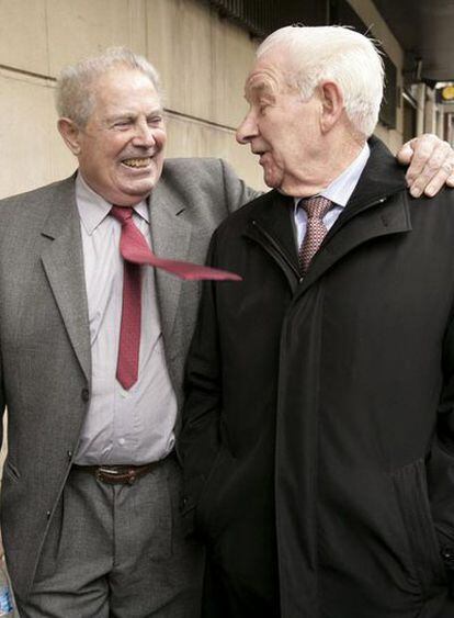 Jesús Tello y Ramiro Santisteban, ayer a la salida de la Audiencia.