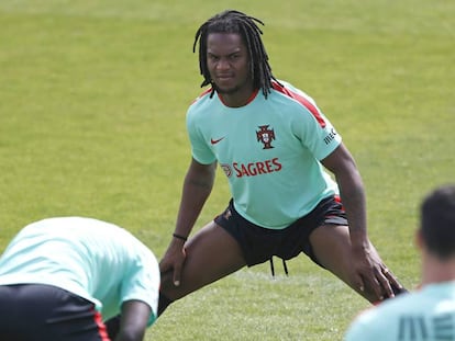 Renato Sanches durante un entrenamiento con la selecci&oacute;n lusa