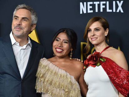 El director mexicano Alfonso Cuarón y las actrices mexicanas Yalitza Aparicio y Marina de Tavira.