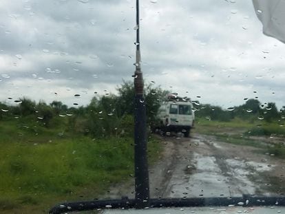La lluvia dificulta la movilidad, incluso de vehículos 4x4, en las zonas rurales de Sudán del Sur.