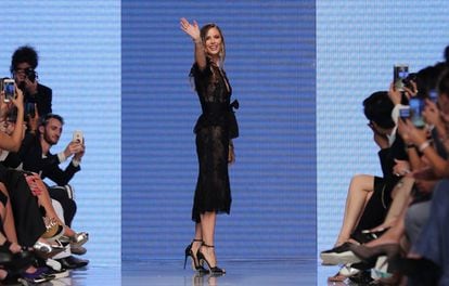 Georgina Chapman, cofundadora de Marchesa, durante un desfile en Dubai en mayo de 2017.
