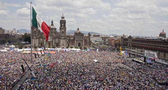 Imagen del Zócalo tomado por los seguidores de López Obrador.