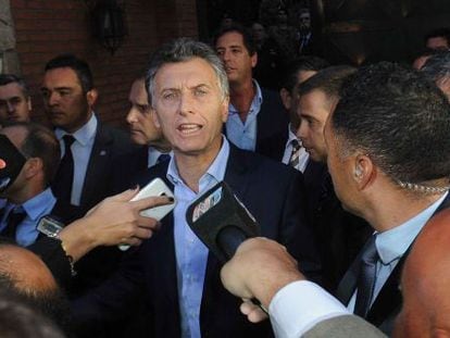 El presidente electo habla con la prensa tras reunirse con la presidenta Cristina Fernández