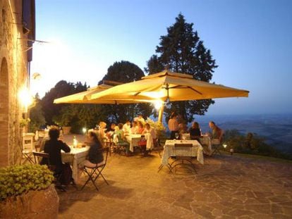 La terraza del restaurante Boccon Divino, en Montalcino.