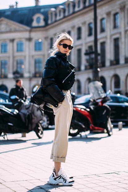 Otro de los modelos más exitosos es este bicolor de Louis Vuitton. La popular Caroline Daur (1.300.000 seguidores en Instagram) lo convirtió en protagonista de un sencillo look negro y beige.