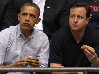 Barack Obama y David Cameron en un partido de baloncesto en Ohio. 