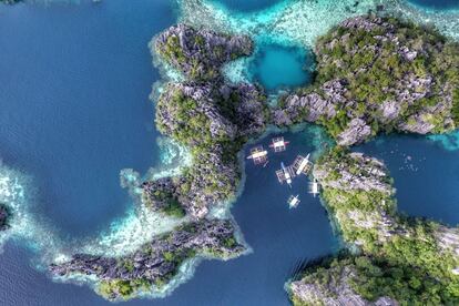 Para los turistas Twin Lagoon (la laguna Gemela), en la isla filipina de Coron, es sobre todo sinónimo de buceo. En sus aguas color turquesa se disfruta de los colores y formas de corales, peces tropicales y formaciones de roca caliza.