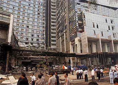 La fachada del Marriott, tras la explosión.