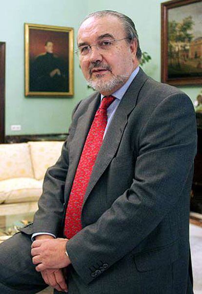 Pedro Solbes, vicepresidente y ministro de Economía y Hacienda.