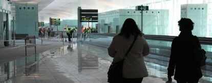 El vestíbulo. En la fotografía, los largos pasillos de la nueva terminal.