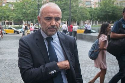 El exgerente de la ACA Joan Lluís Quer, ayer a la salida de la Ciudad de la Justicia.