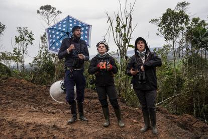 Sebastían Pérez ,Yenifer Herrera  y Ángelica Díaz, participantes del monitoreo del 'Montañerito Paisa'.