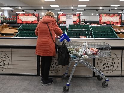 Supermercado en Londres, el pasado 23 de febrero. Varias cadenas están racionando las cantidades que los clientes pueden comprar debido a la escasez.