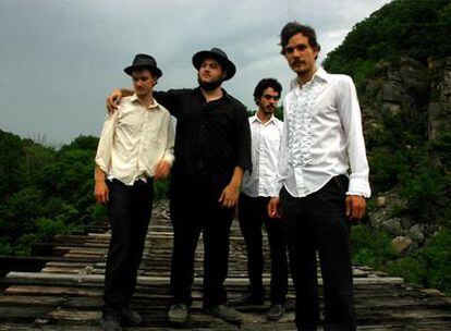 El vibrante <i>folk rock</i> de Felice Brothers recuerda al Dylan campestre.