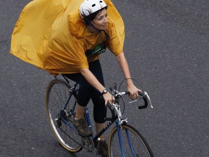 Una participante en el evento ciclista Hub on Wheels, en Boston. 