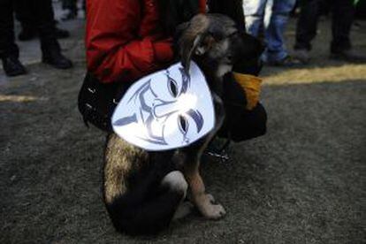 Manifestante checo contra el tratado ACTA.