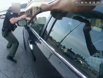 Video de las cámaras corporales de los policías durante el arresto de Ta’Kiya Young el 24 de agosto 2023 en Ohio, EE UU