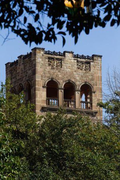 La torre del palacio que ha heredado la ciudad de Barcelona que perteneció a Muñoz Ramonet.