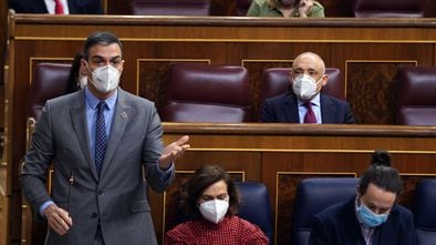 Sánchez, Calvo e Iglesias, durante la sesión de control en el Congreso el miércoles.