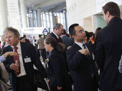 Un grupo de ejecutivos de empresas de varios países en un congreso internacional celebrado en Valencia