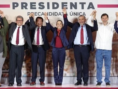 Claudia Sheinbaum con otros liderazgos de Morena, el pasado 27 de noviembre.