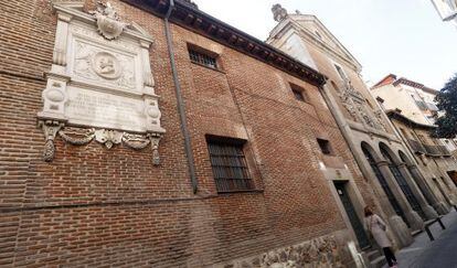 Fachada de la iglesia de las Trinitarias en la calle Lope de Vega donde se encuentra el sepulcro de Cervantes.