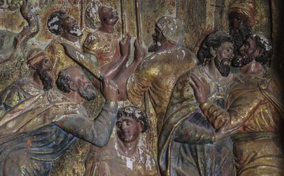 Detalle de 'El Beso de Judas', dentro del retablo de Quintanilla de Riofresno, en Burgos.