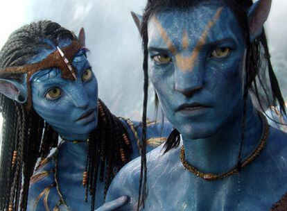 Neytiri, a la que da vida Zoe Saldana y Jake, en un fotograma de <b><i>Avatar, </b></i>la película dirigida por James Cameron.
