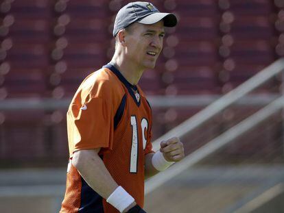 Peyton Manning en el entrenamiento de este viernes.