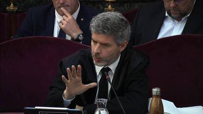 Andreu Van Den Eyden, abogado de Oriol Junqueras y Raül Romeva, durante la sesión de este lunes.