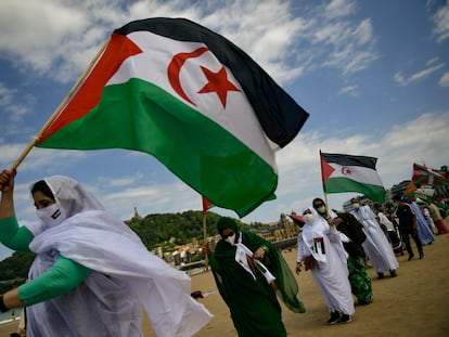 Manifestación en favor del líder del Polisario, Brahim Gali, el pasado domingo en la playa de La Concha de San Sebastián.