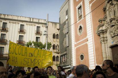 Concentraci&oacute;n en la Escola Pia de mataro en defensa de la inmersi&oacute;n ling&uuml;&iacute;stica. 