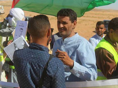 Mulay Abba Buzeid, durante la concentración ante la sede de ACNUR en Rabuni, antes de su detención. 