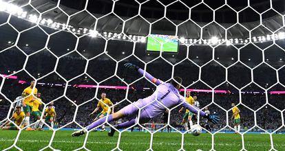 The Australian goalkeeper, Mathew Ryan, launches himself unsuccessfully before Messi's shot in Argentina's first goal.