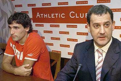 Zubiaurre, junto al presidente del Athletic, Fernando Lamikiz, durante su presentación el pasado 1 de julio.