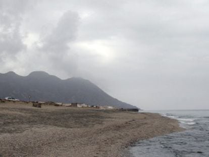 Playa de La Fabriquilla en Las Salinas de Cabo de Gata (Almer&iacute;a). 