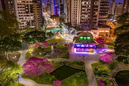 La plaza de Japón, en Curitiba, que alberga el memorial de la inmigración japonesa.